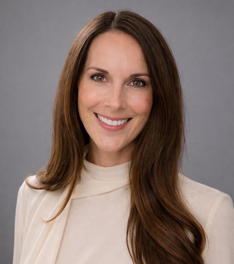 Amanda Cox Headshot